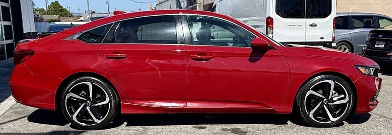 Honda Accord Sedan Vehicle Full-screen Gallery Image 05