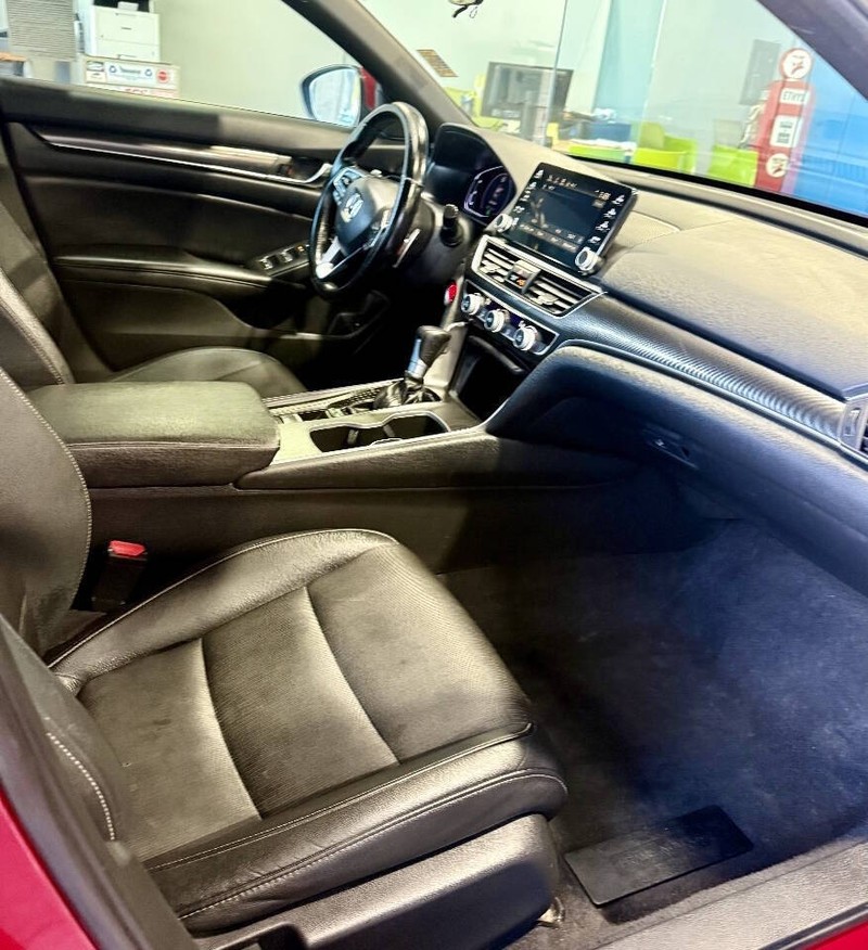Honda Accord Sedan Vehicle Full-screen Gallery Image 13