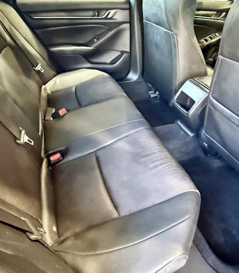 Honda Accord Sedan Vehicle Full-screen Gallery Image 14