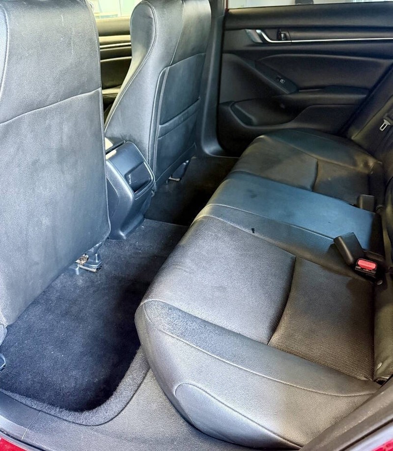 Honda Accord Sedan Vehicle Full-screen Gallery Image 15