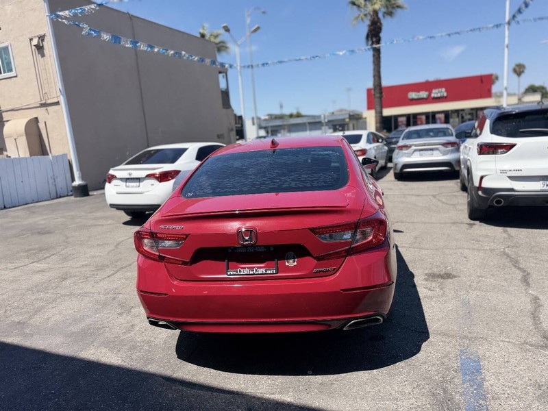 Honda Accord Sedan Vehicle Full-screen Gallery Image 16