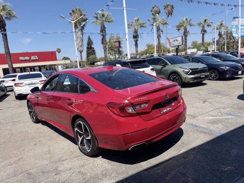 Honda Accord Sedan Vehicle Full-screen Gallery Image 17