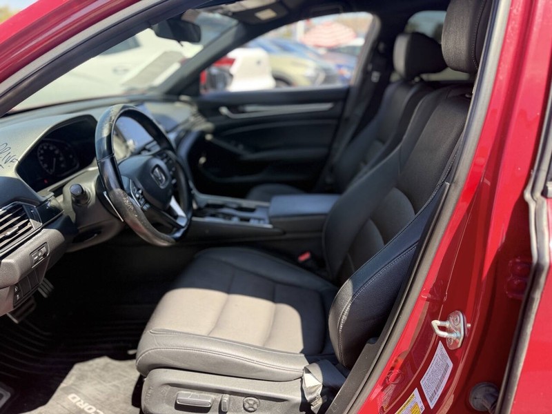 Honda Accord Sedan Vehicle Full-screen Gallery Image 19