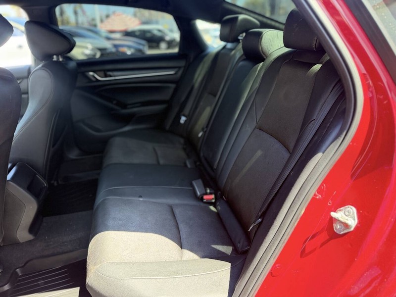 Honda Accord Sedan Vehicle Full-screen Gallery Image 20