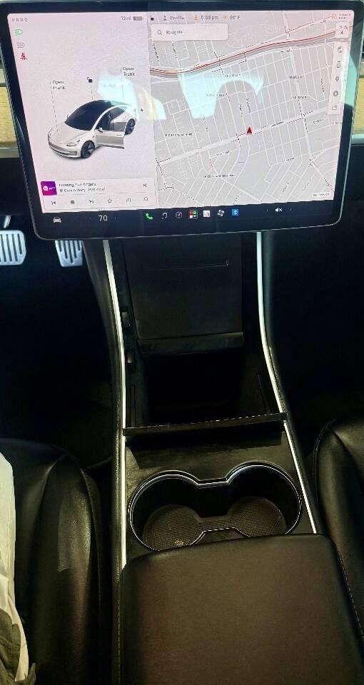 Tesla Model 3 Vehicle Full-screen Gallery Image 10