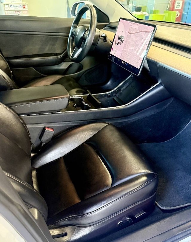 Tesla Model 3 Vehicle Full-screen Gallery Image 13