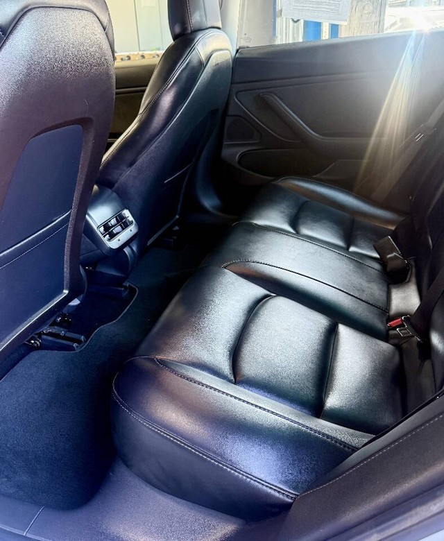 Tesla Model 3 Vehicle Full-screen Gallery Image 14