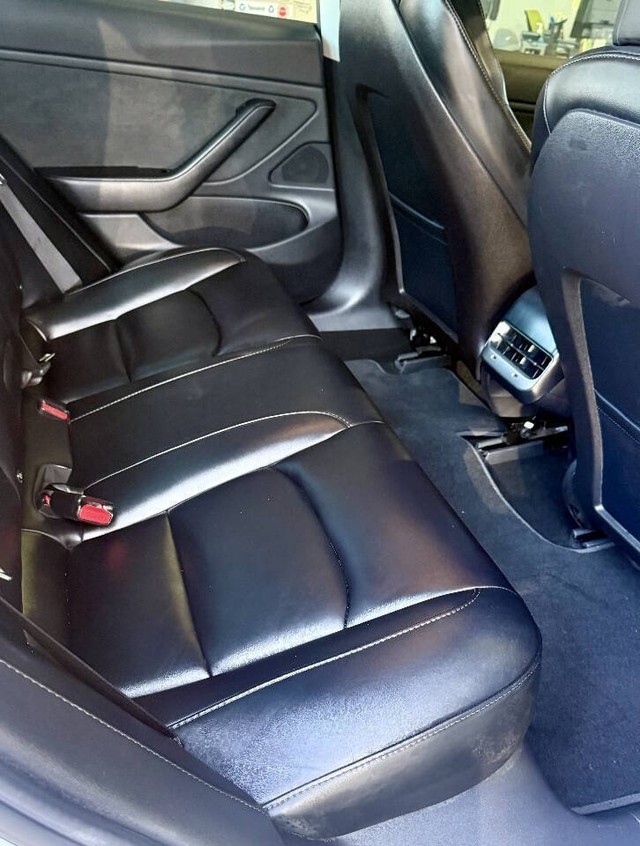 Tesla Model 3 Vehicle Full-screen Gallery Image 15