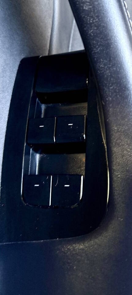 Tesla Model 3 Vehicle Full-screen Gallery Image 16