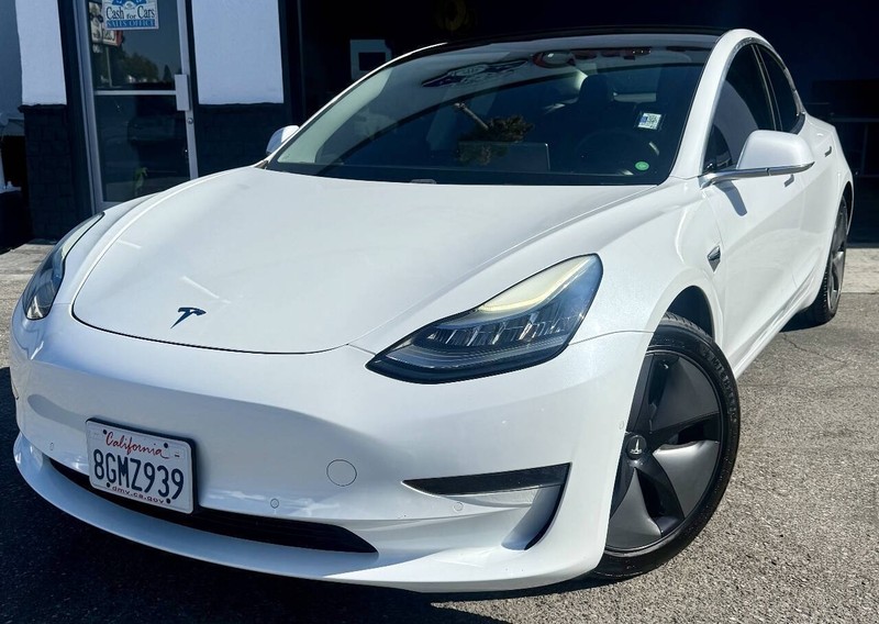 Tesla Model 3 Vehicle Full-screen Gallery Image 02