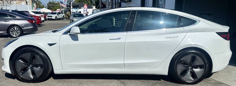 Tesla Model 3 Vehicle Full-screen Gallery Image 06