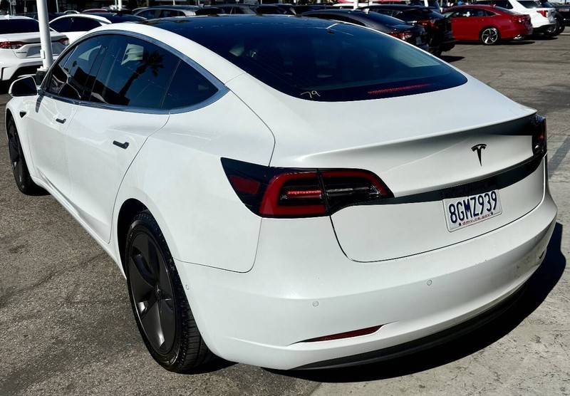 Tesla Model 3 Vehicle Full-screen Gallery Image 08