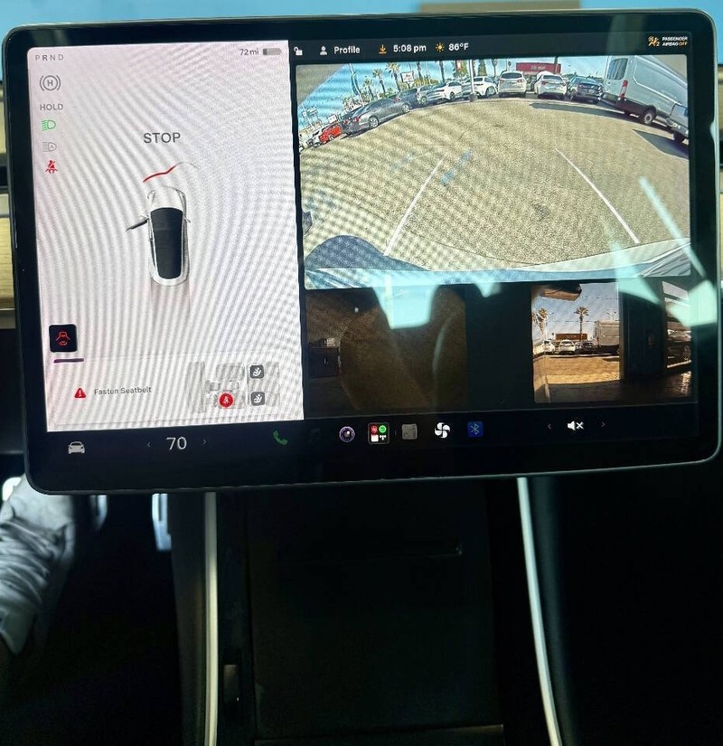Tesla Model 3 Vehicle Full-screen Gallery Image 11