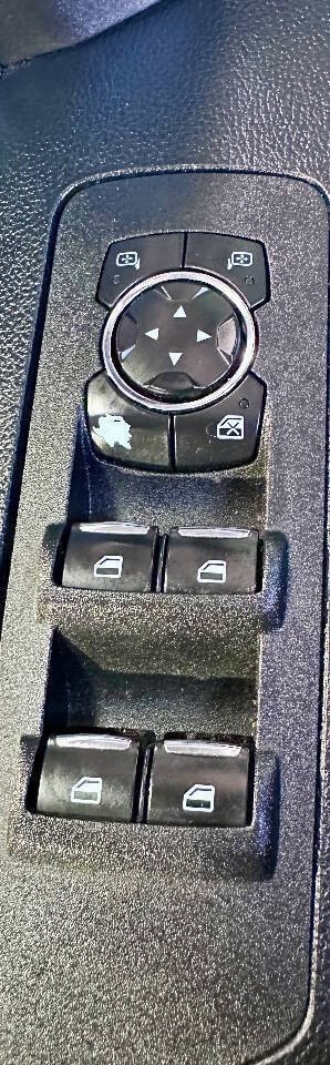 Ford F-150 Vehicle Full-screen Gallery Image 07