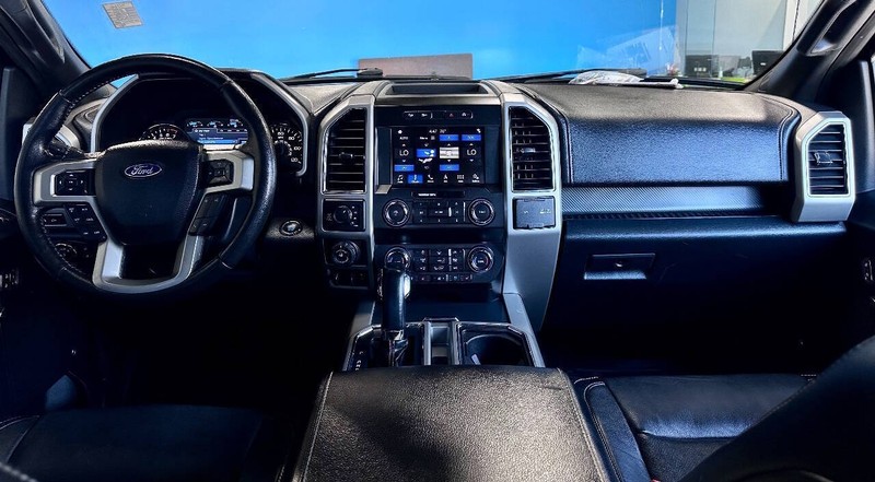 Ford F-150 Vehicle Full-screen Gallery Image 03