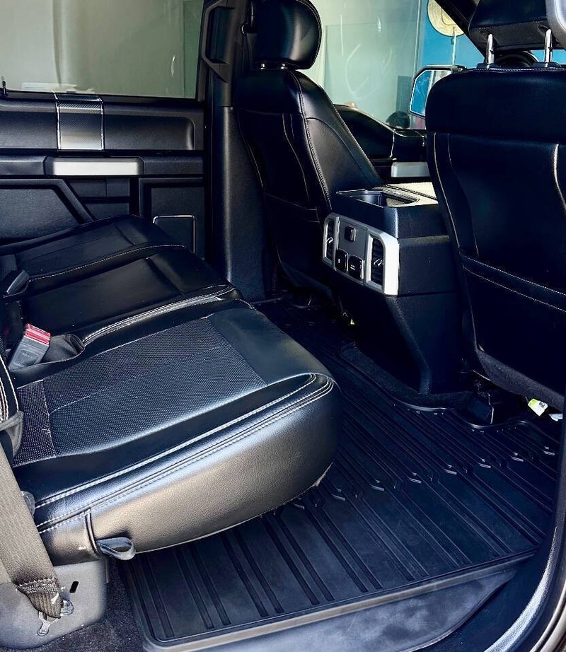 Ford F-150 Vehicle Full-screen Gallery Image 04