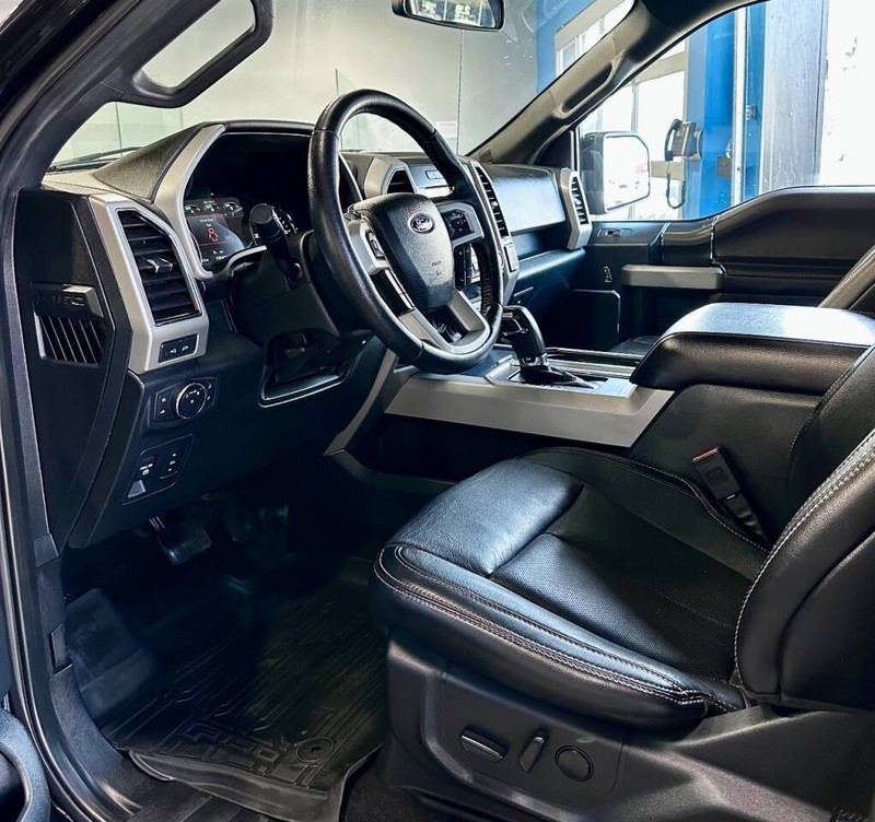 Ford F-150 Vehicle Full-screen Gallery Image 14
