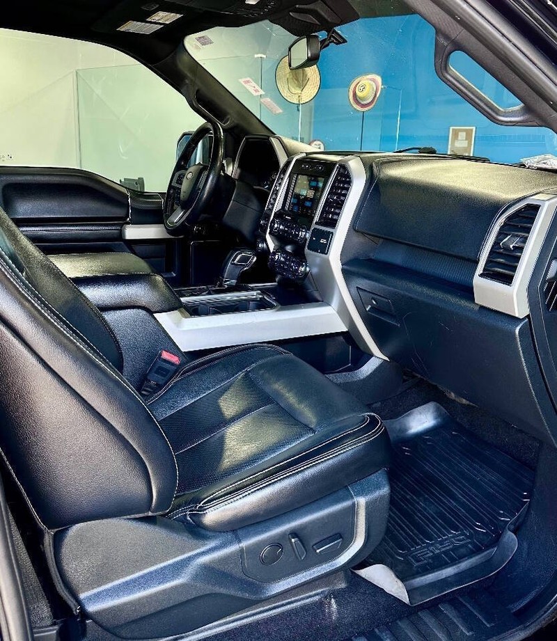 Ford F-150 Vehicle Full-screen Gallery Image 15
