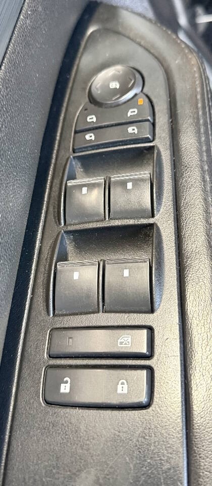 HUMMER H2 Vehicle Full-screen Gallery Image 17