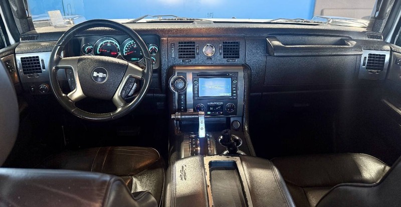 HUMMER H2 Vehicle Full-screen Gallery Image 09