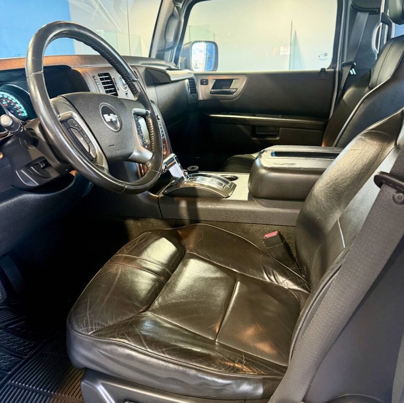 HUMMER H2 Vehicle Full-screen Gallery Image 12