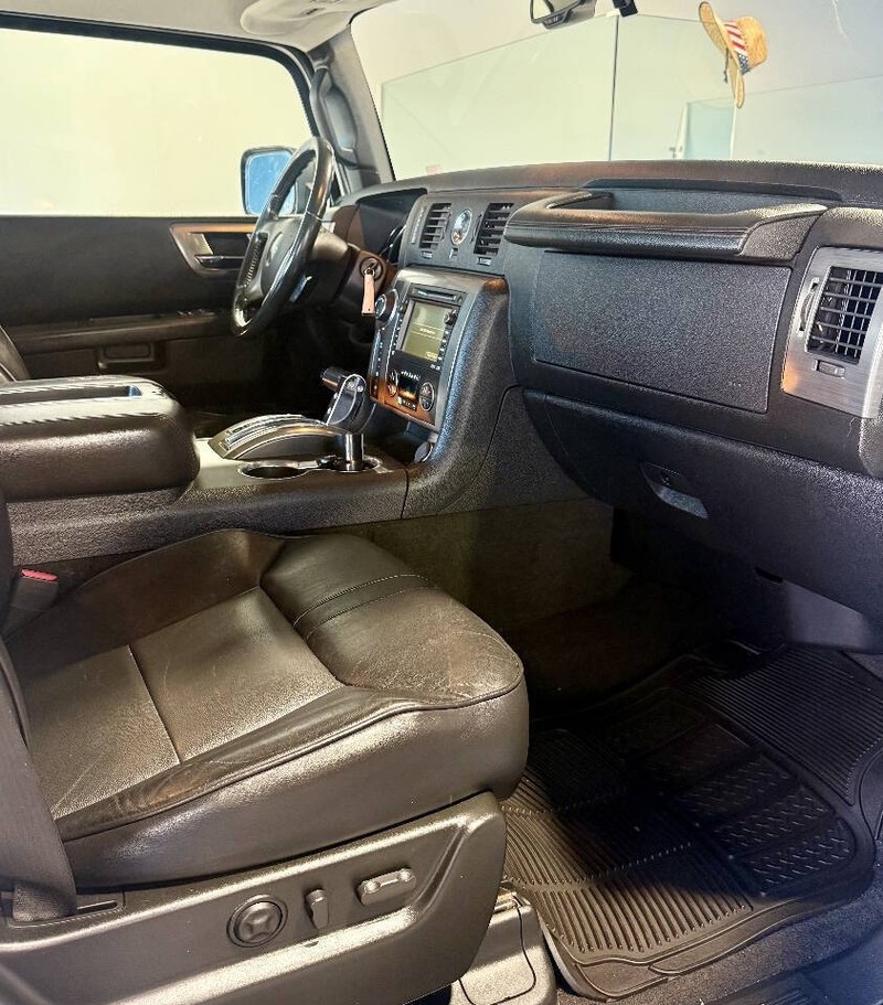 HUMMER H2 Vehicle Full-screen Gallery Image 13