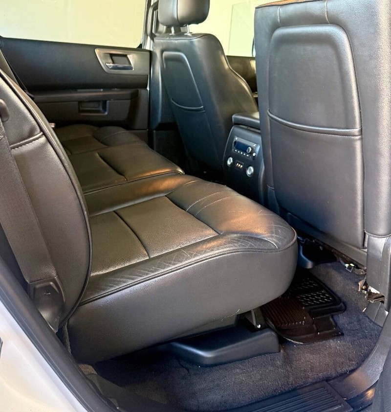 HUMMER H2 Vehicle Full-screen Gallery Image 14