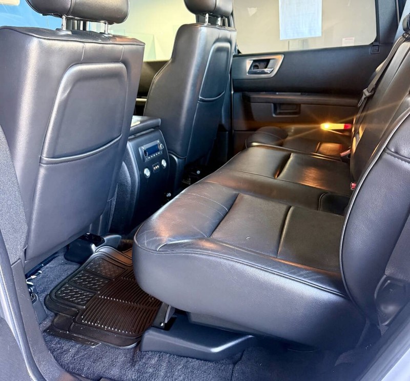 HUMMER H2 Vehicle Full-screen Gallery Image 15