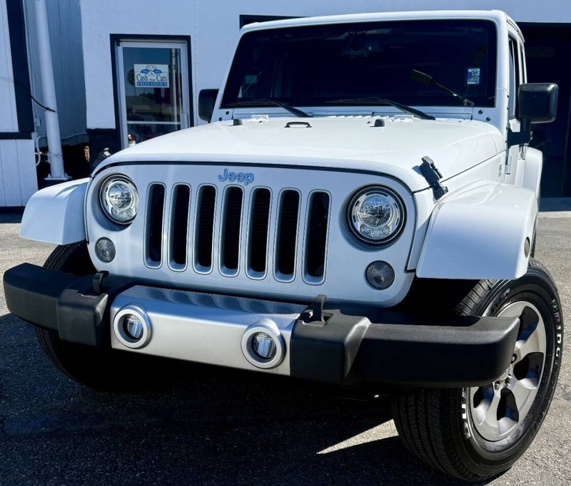 Jeep Wrangler JK Unlimited Vehicle Full-screen Gallery Image 02