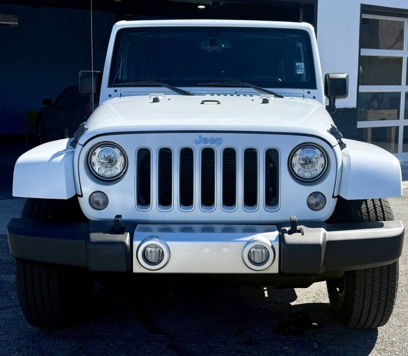 Jeep Wrangler JK Unlimited Vehicle Full-screen Gallery Image 04