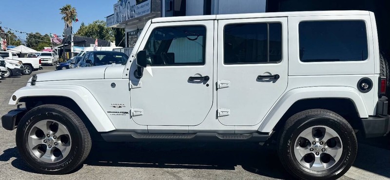 Jeep Wrangler JK Unlimited Vehicle Full-screen Gallery Image 07
