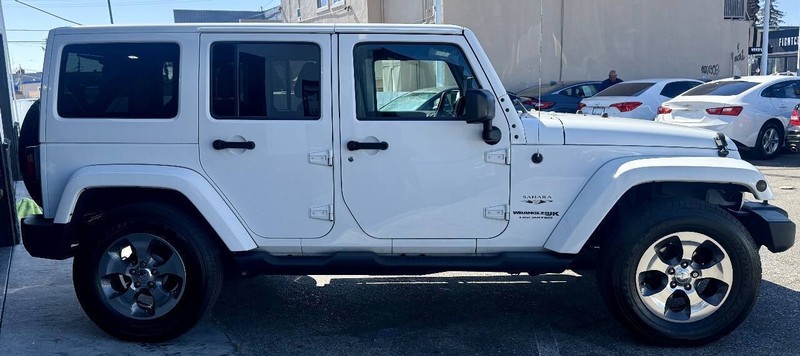 Jeep Wrangler JK Unlimited Vehicle Full-screen Gallery Image 08