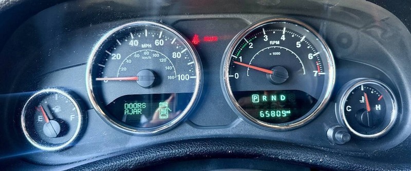 Jeep Wrangler JK Unlimited Vehicle Full-screen Gallery Image 11