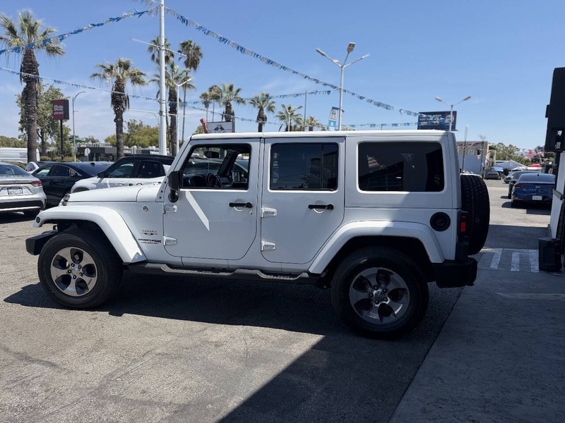 Jeep Wrangler JK Unlimited Vehicle Full-screen Gallery Image 17