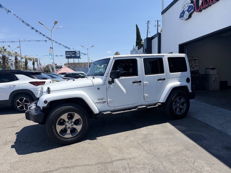Jeep Wrangler JK Unlimited Vehicle Full-screen Gallery Image 18