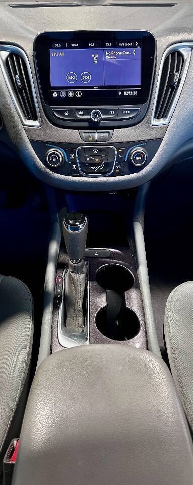 Chevrolet Malibu Vehicle Full-screen Gallery Image 10