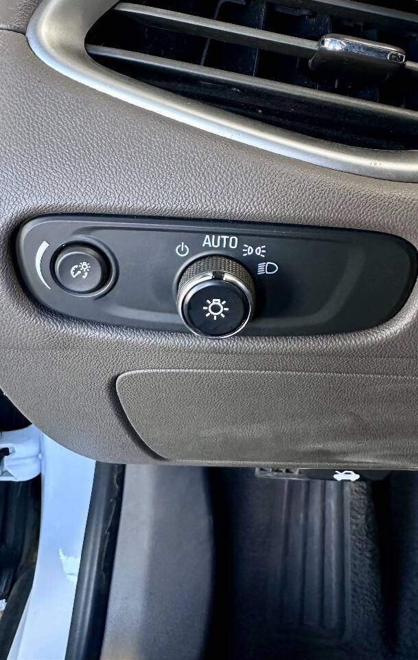 Chevrolet Malibu Vehicle Full-screen Gallery Image 17