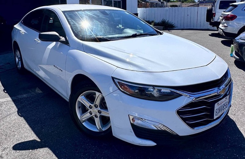 Chevrolet Malibu Vehicle Full-screen Gallery Image 02