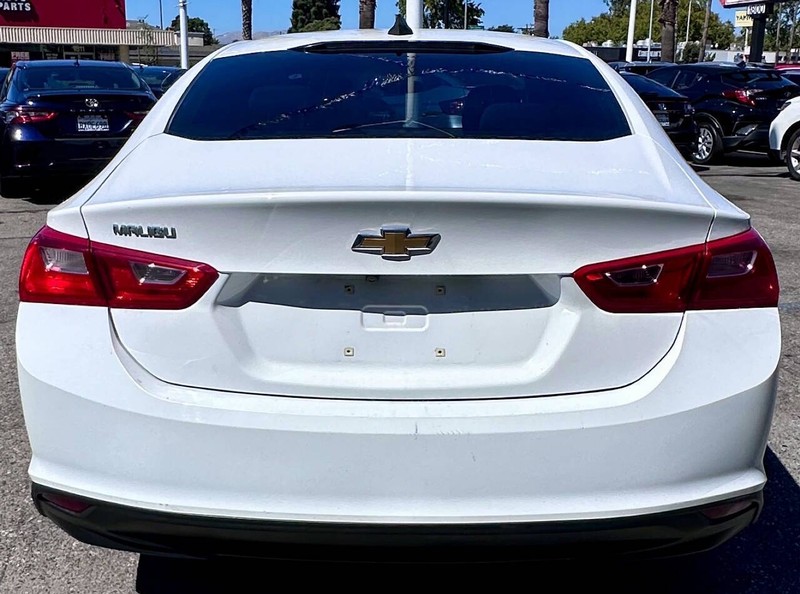 Chevrolet Malibu Vehicle Full-screen Gallery Image 04