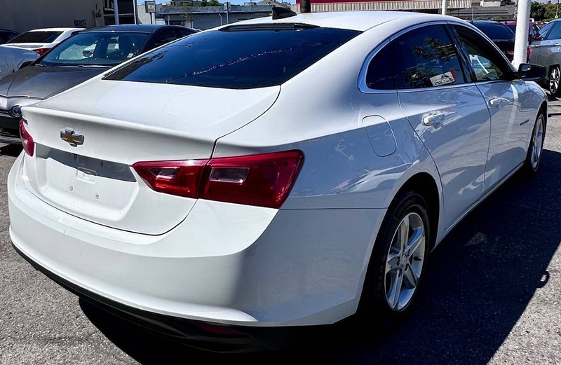Chevrolet Malibu Vehicle Full-screen Gallery Image 05