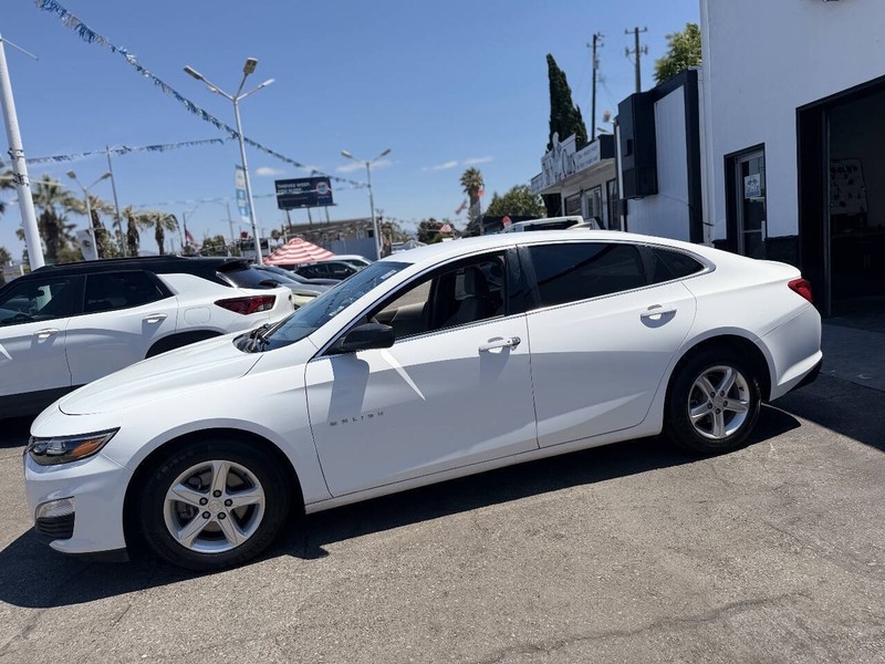 Chevrolet Malibu Vehicle Full-screen Gallery Image 10