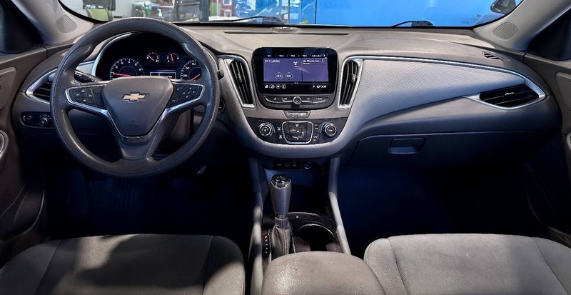 Chevrolet Malibu Vehicle Full-screen Gallery Image 11