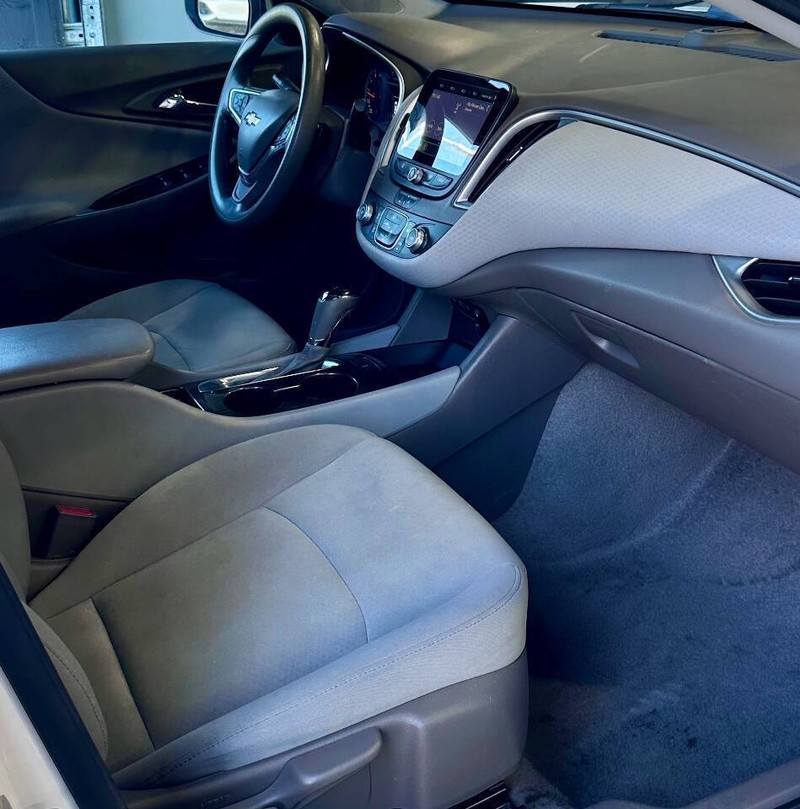 Chevrolet Malibu Vehicle Full-screen Gallery Image 13