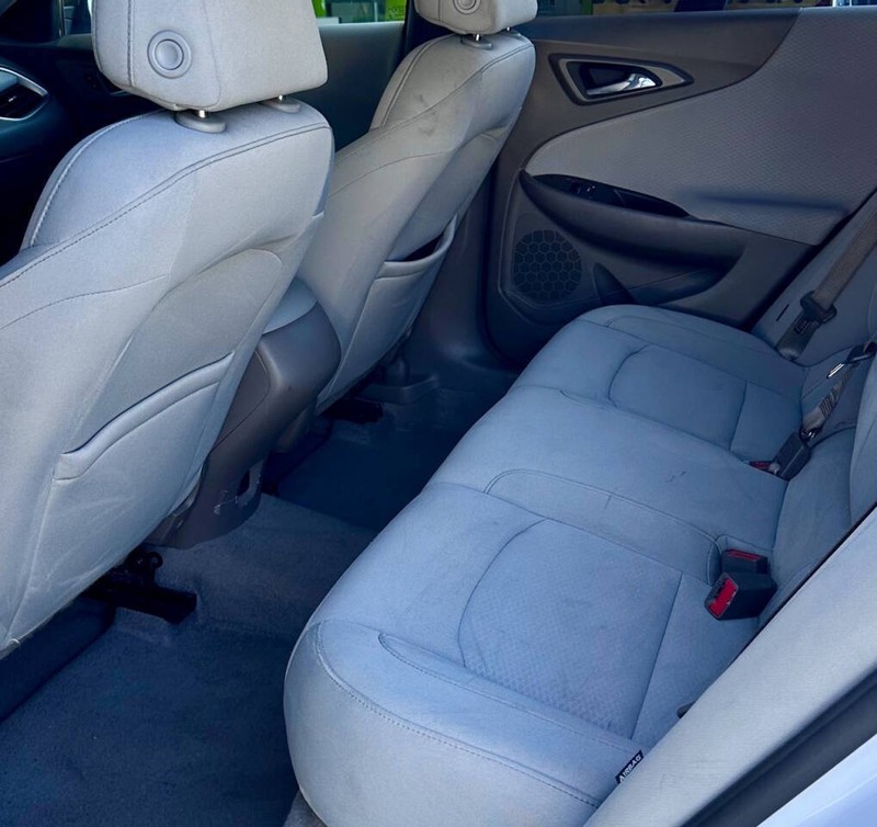 Chevrolet Malibu Vehicle Full-screen Gallery Image 14