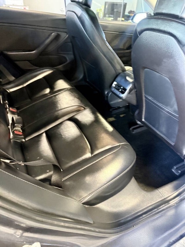 Tesla Model 3 Vehicle Full-screen Gallery Image 09
