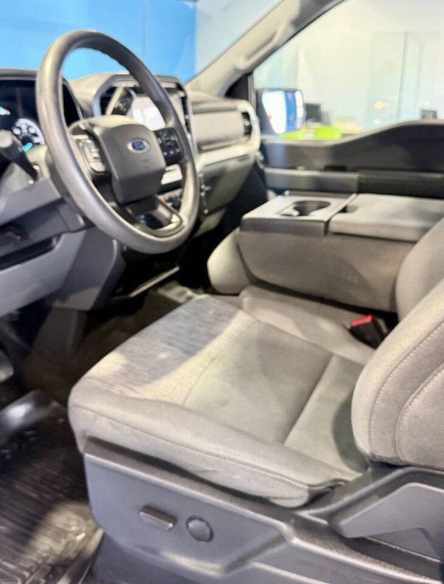 Ford F-150 Vehicle Full-screen Gallery Image 13