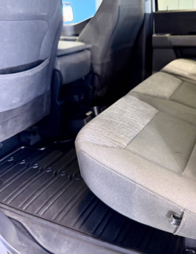 Ford F-150 Vehicle Full-screen Gallery Image 15