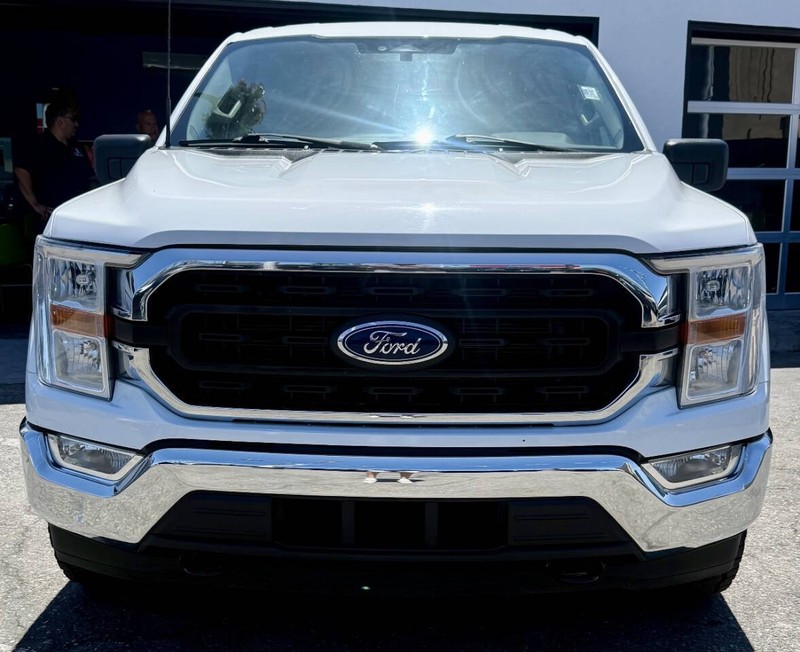 Ford F-150 Vehicle Full-screen Gallery Image 04