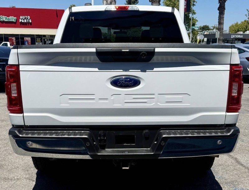 Ford F-150 Vehicle Full-screen Gallery Image 05