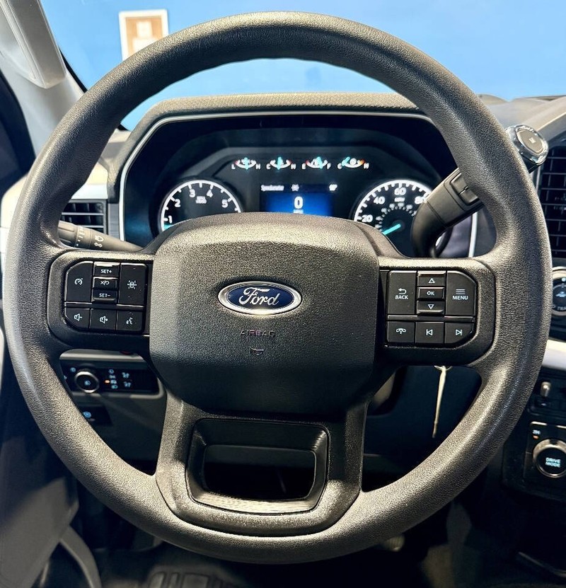 Ford F-150 Vehicle Full-screen Gallery Image 09